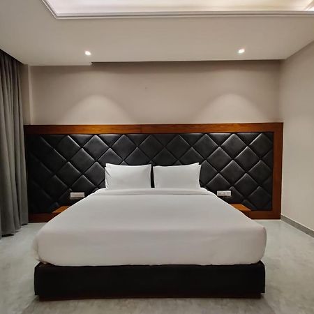 Hotel Parth Una  Екстериор снимка