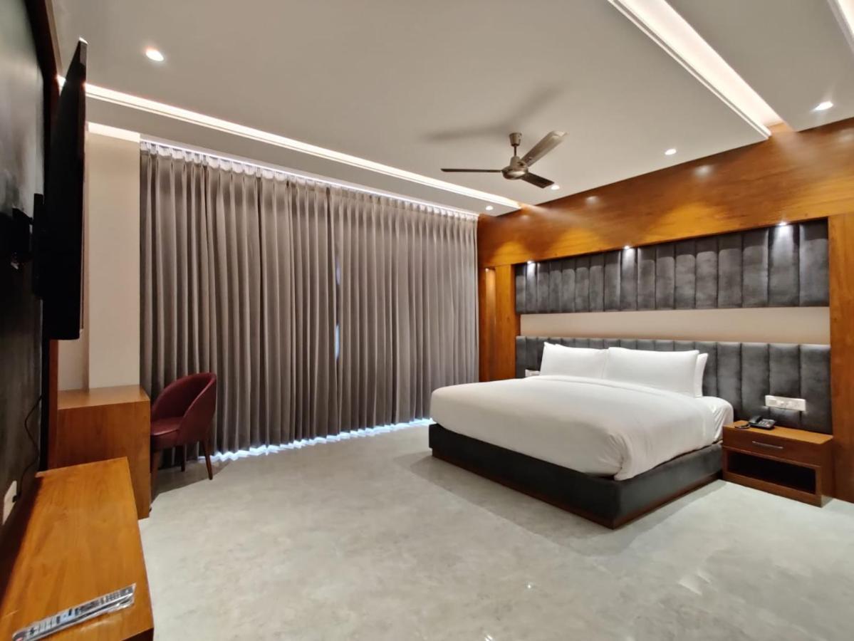 Hotel Parth Una  Екстериор снимка