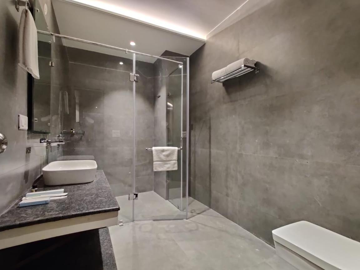 Hotel Parth Una  Екстериор снимка