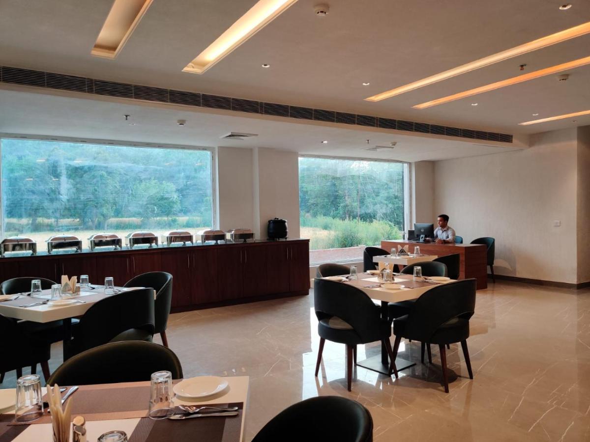 Hotel Parth Una  Екстериор снимка