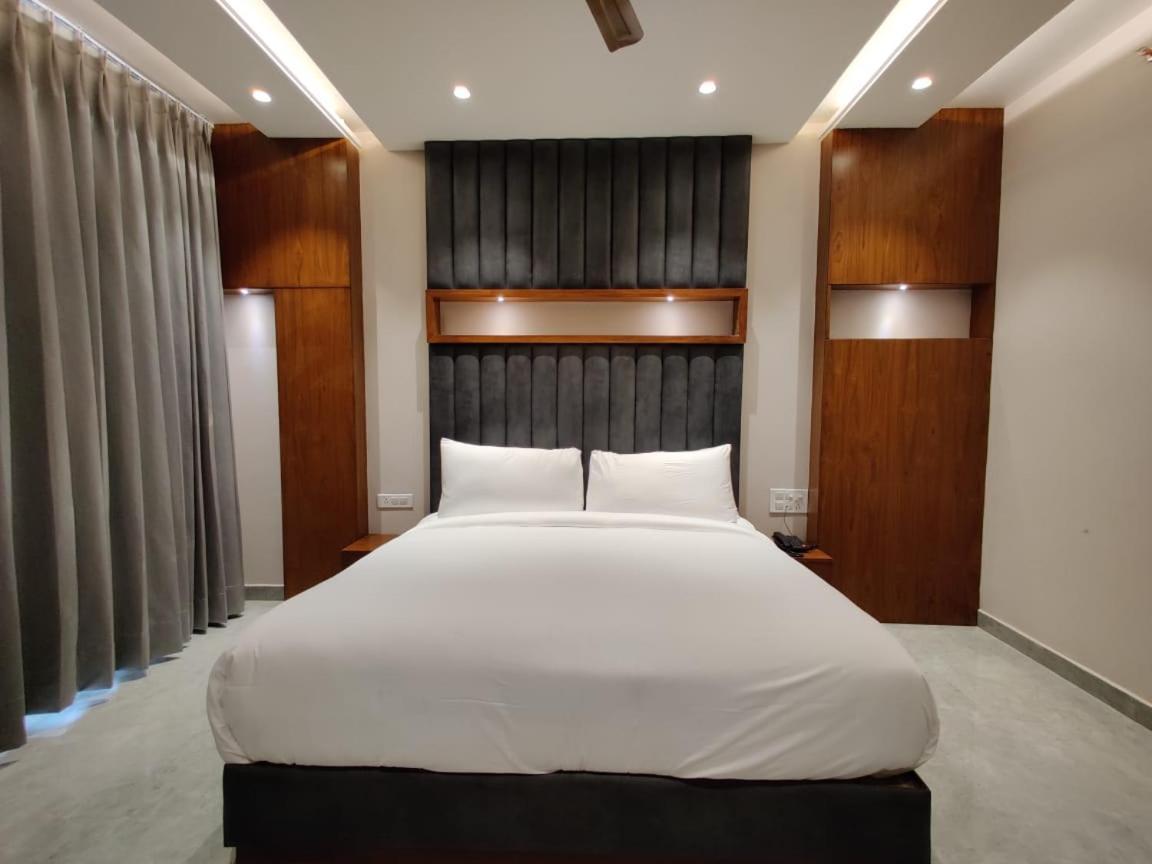 Hotel Parth Una  Екстериор снимка